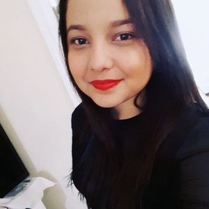 Meet your Posher, Idania